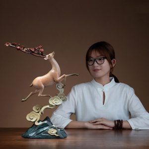 Sika Hươu Đồng May Mắn CD1043