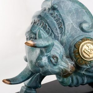 Tượng bò tót tài chính thịnh vượng CD273