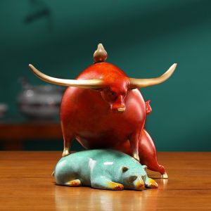 Tượng bò tót và gấu đối đầu để bàn CD590