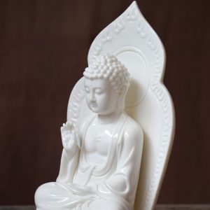 Tượng Phật Tổ Như Lai để trên xe oto CD498