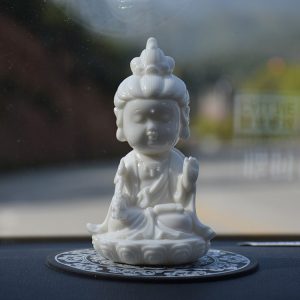 Tượng Quan Âm Bồ Tát để trên oto CD488