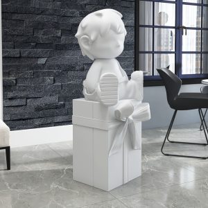 Tượng bé ngồi trên hộp quà CD1422
