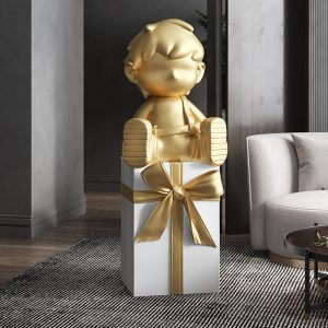 Tượng bé ngồi trên hộp quà CD1422