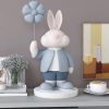 Tượng chú thỏ cầm hoa trang trí CD1477