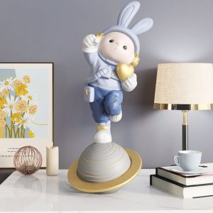 Tượng cô bé thỏ trên hành tinh CD1466