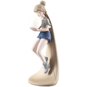 Tượng cô gái ôm bóng đẹp CD1431