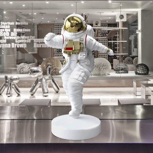 Tượng phi hành gia cỡ đại CD1407