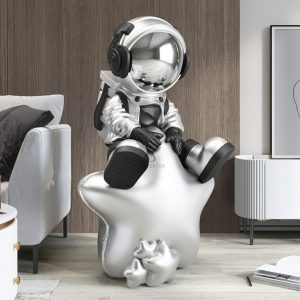 Tượng phi hành gia ngồi trên ngôi sao CD1522