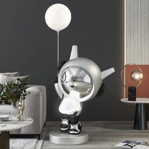 Tượng phi hành gia ôm hành tinh CD1523