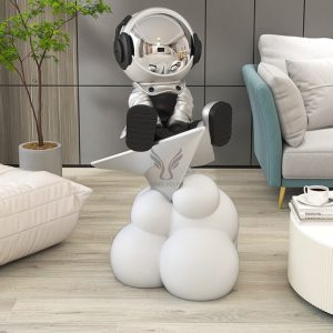 Tượng phi hành gia cưỡi máy bay CD1484