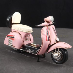 Mô hình xe vespa cổ đẹp màu hồng
