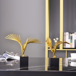 Đồ để bàn mô hình dang đôi cánh và bay CD371