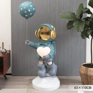 Tượng decor phi hành gia ôm bóng CD904