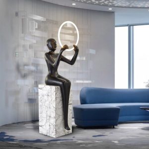 Tượng decor nghệ thuật cầm đèn CD926