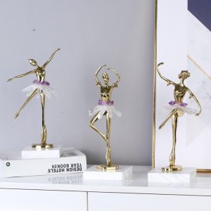 Nghệ sĩ múa ballet trang trí kệ tivi CD158