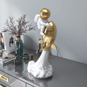 Tượng phi hành gia nhí ôm tên lửa CD1329